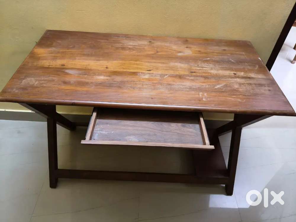 Teak wood table