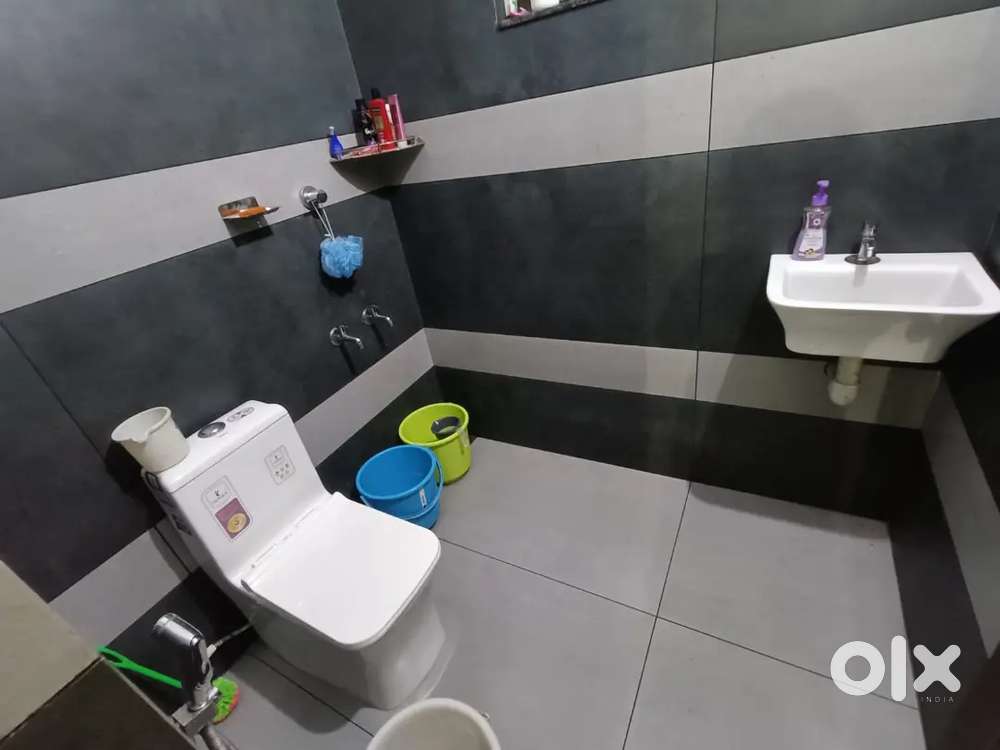 Pg for girls,1km away from hilite mall & cyberpark, near royal drive