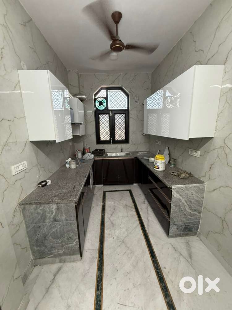 II GOHRI PROPERTIES II 3 BHK SECOND FLOOR PRIME LOCATION MANSROVER