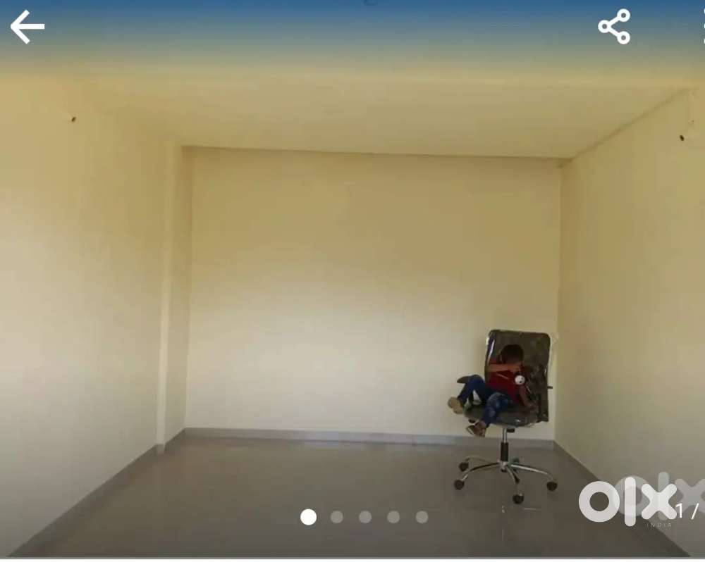 250 sqfeet shop for rent near carbon naka