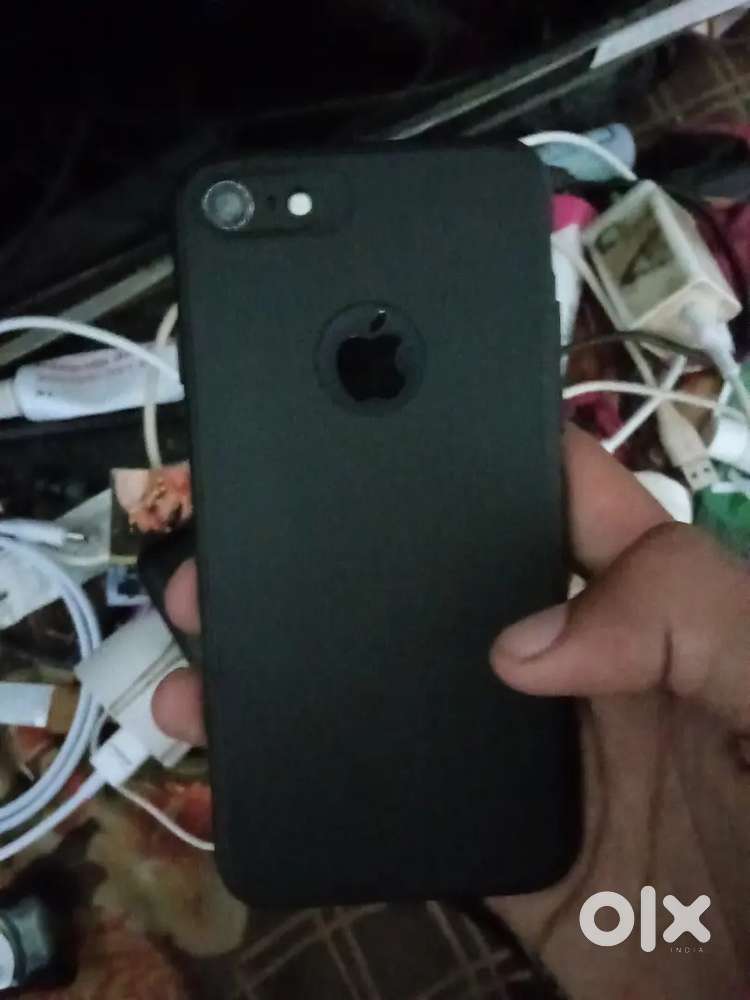 Phone badhiya hai 6/128ram hai