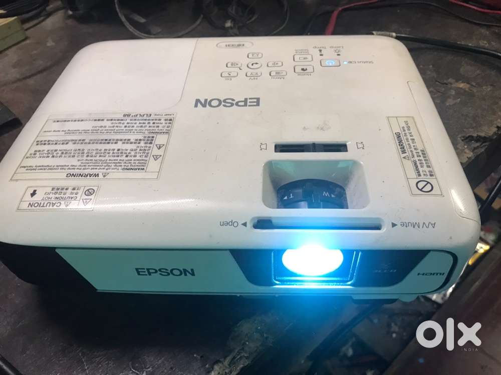 Epson EB-X31 projector
