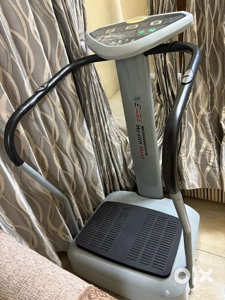 Vibrating exercise machine for massage and weight loss