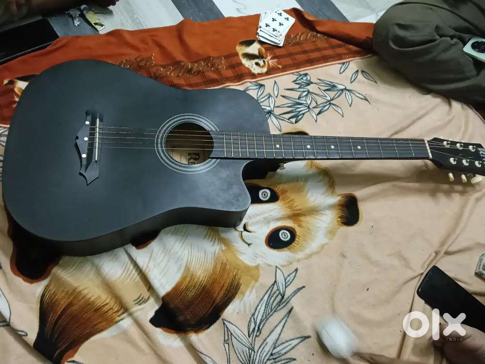 Guitar 6 month old, bhai sale kr rha hu kuki kharid to lia sikhnhipaya