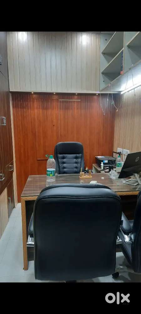 Shop cum office in chawri bazar near metro station