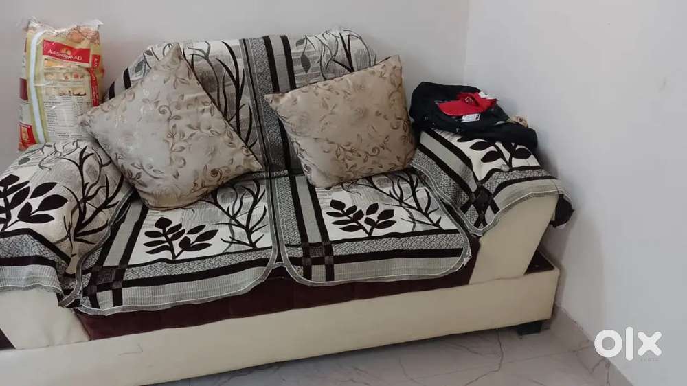 I want to sale sofa with cousins