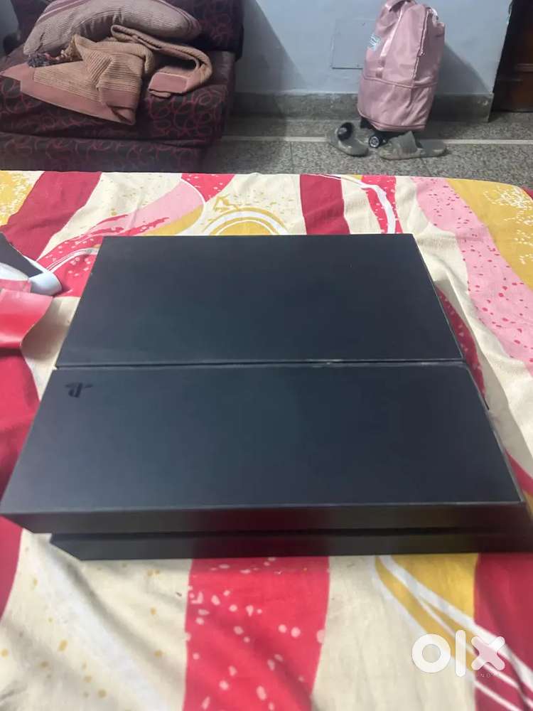 Ps4 fat for sale, perfect condition and 1 controller