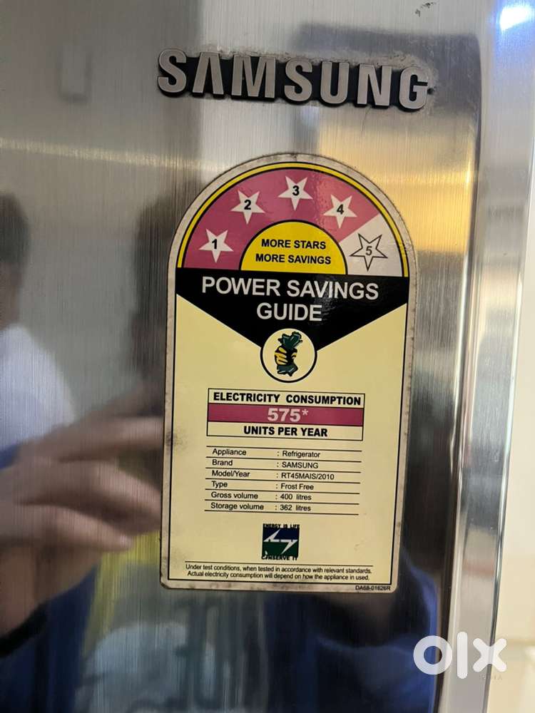 Double door refrigerator