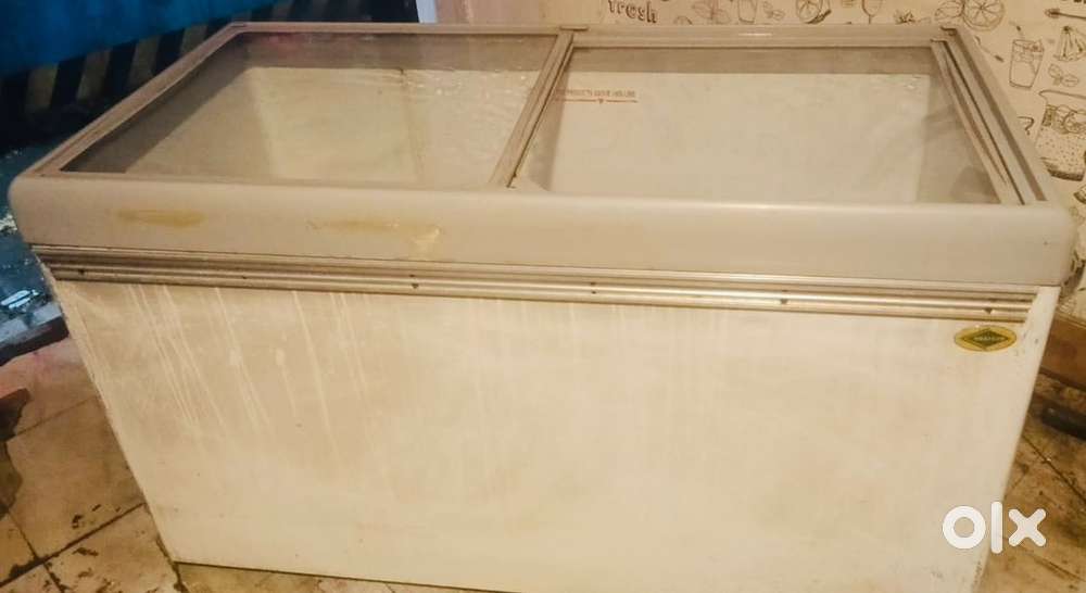 Western Glasstop Freezer - 425 Litres