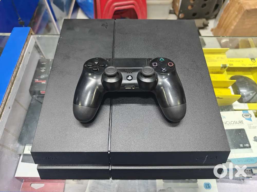 Sony PlayStation 4 Fat with games
