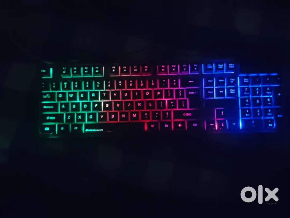 Gaming keyboard RGB and Apple airpods