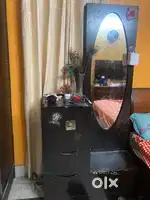 Dress table in gud condition