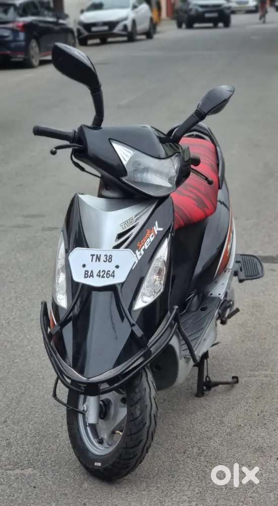 Tvs streek 2010 model black low km low usage exelent condition vehicle