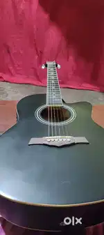 I am  selling  acoustic guitar with ukulele