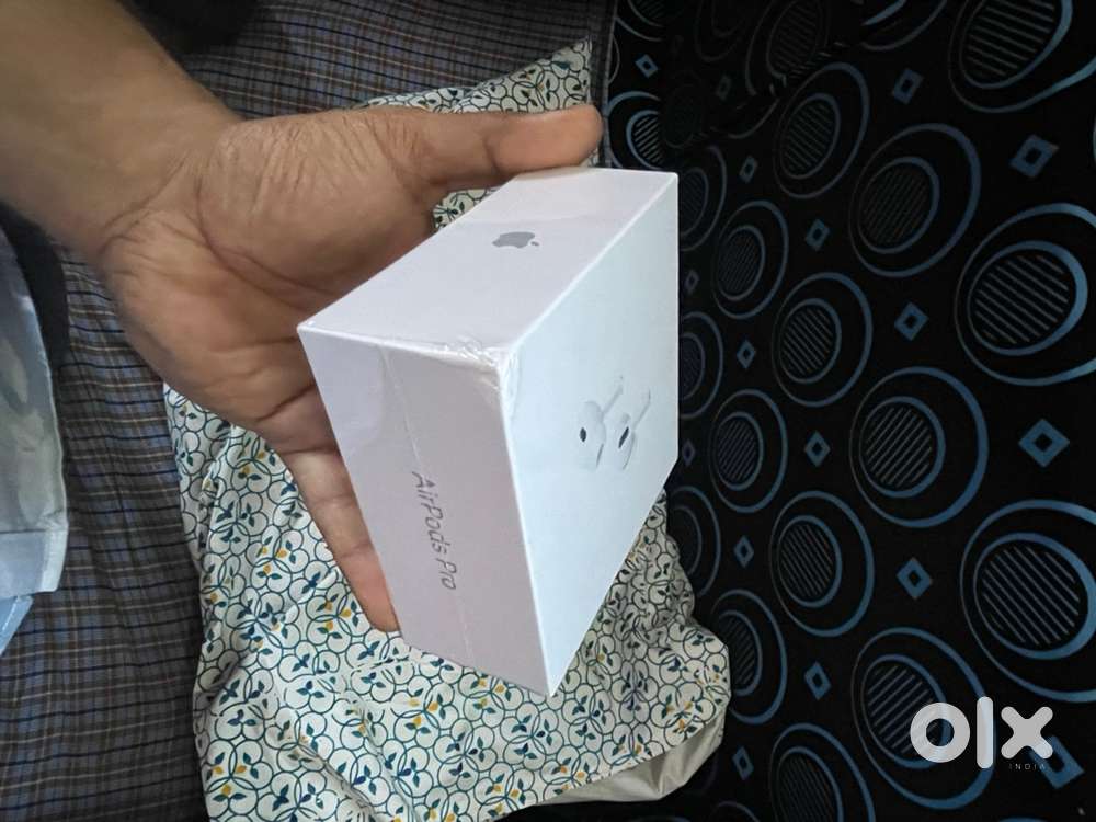 Apple AirPods pro 2nd generation new condition 1week old