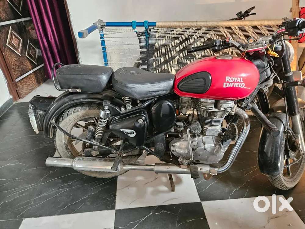 Classic 350 2018 modal red and black