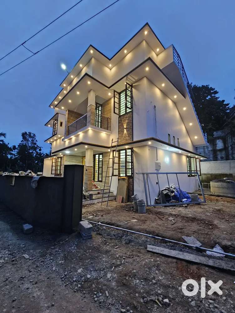 5.35 CENT HOUSE FOR SALE SREEKARIYAM NJNDOORKONAM