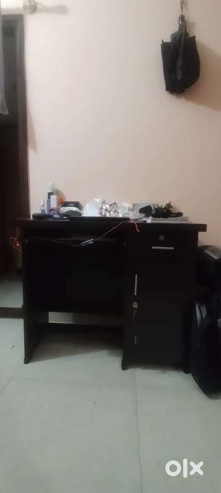 Computer table