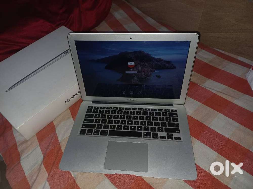 apple macbook i5 with box