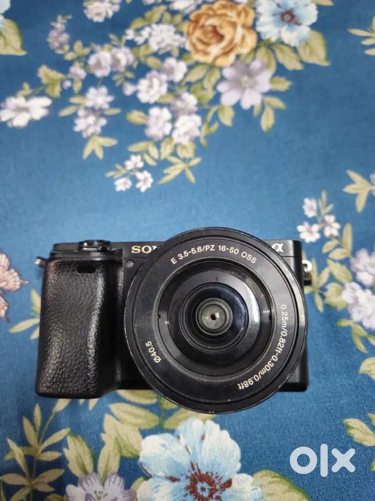 Sony A6400 Mirrorless Camera (Excellent Condition) with 2 Batteries.