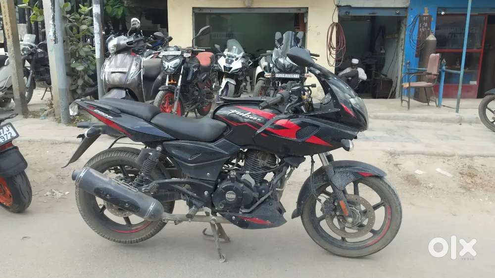BAJAJ PULSAR 220F 2023 MODEL