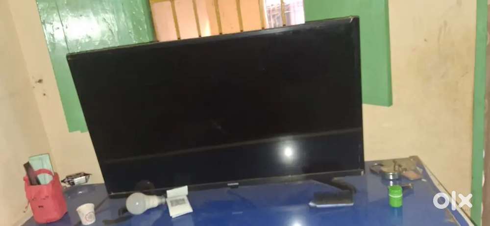 Samsung 32 smart LED TV UA32T4350 - EXCELLENT CONDITION - urgent sale