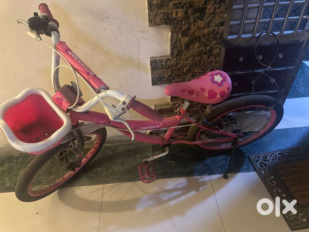 Age 5-8 yrs for girls pink colour