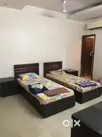 NO BROKERAGE 500+ Deluxe Boys PGs with meals & amenities in Noida!