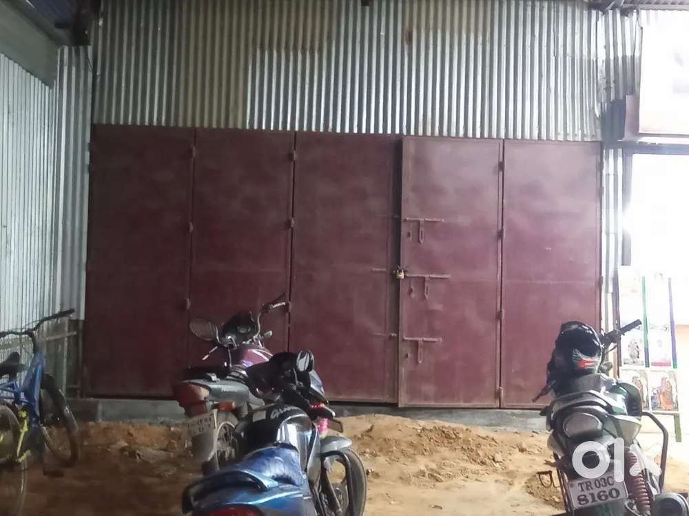 শোরুম , গোডাউনের উপযুক্ত দোকানঘর ভাড়া দেওয়া হইবে ।