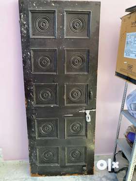 We are selling our good condition Pure sheesham wooden door which has very high longetivity.Measurem...