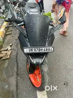 Gadi ak dum saf condition mai khadi hai mai chal ata nahi hun
