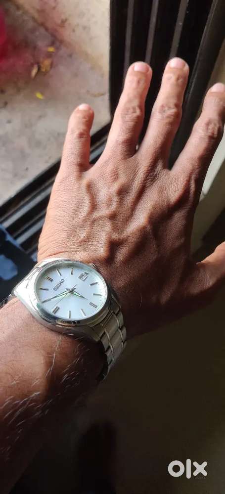 Seiko Men's Essentials Watch Quartz. Sapphire Crystal Glass