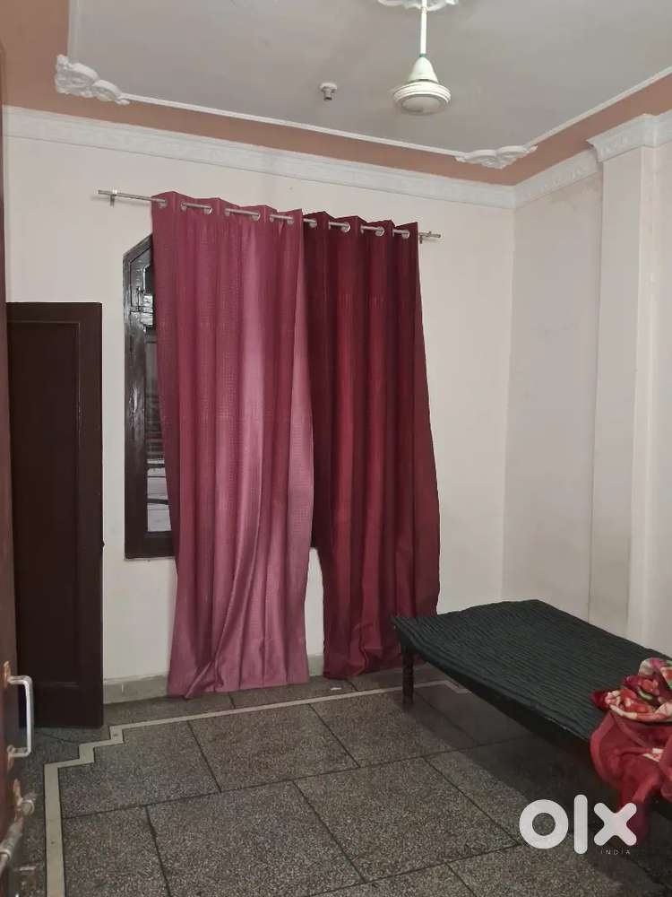 1 BHK full furnished with atached washrom kitchen near bahu plaza