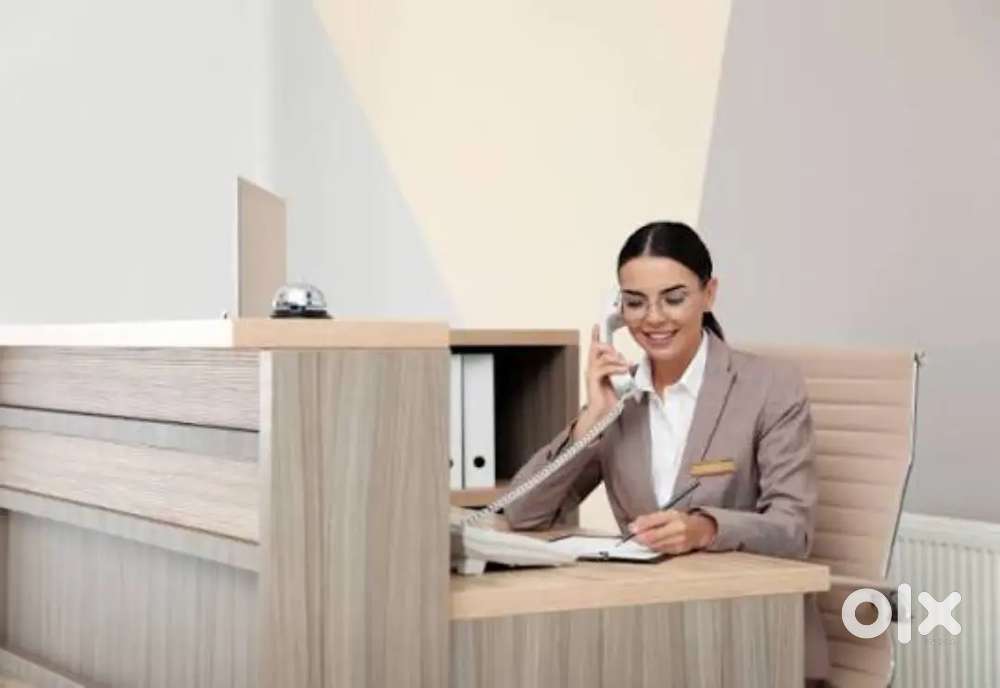 Receptionist female candidate