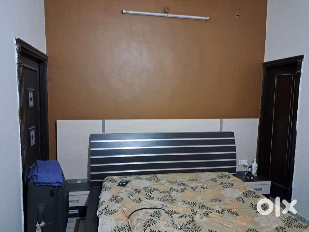 Room/pg in Dhawan colony near bus stand preferred for girls