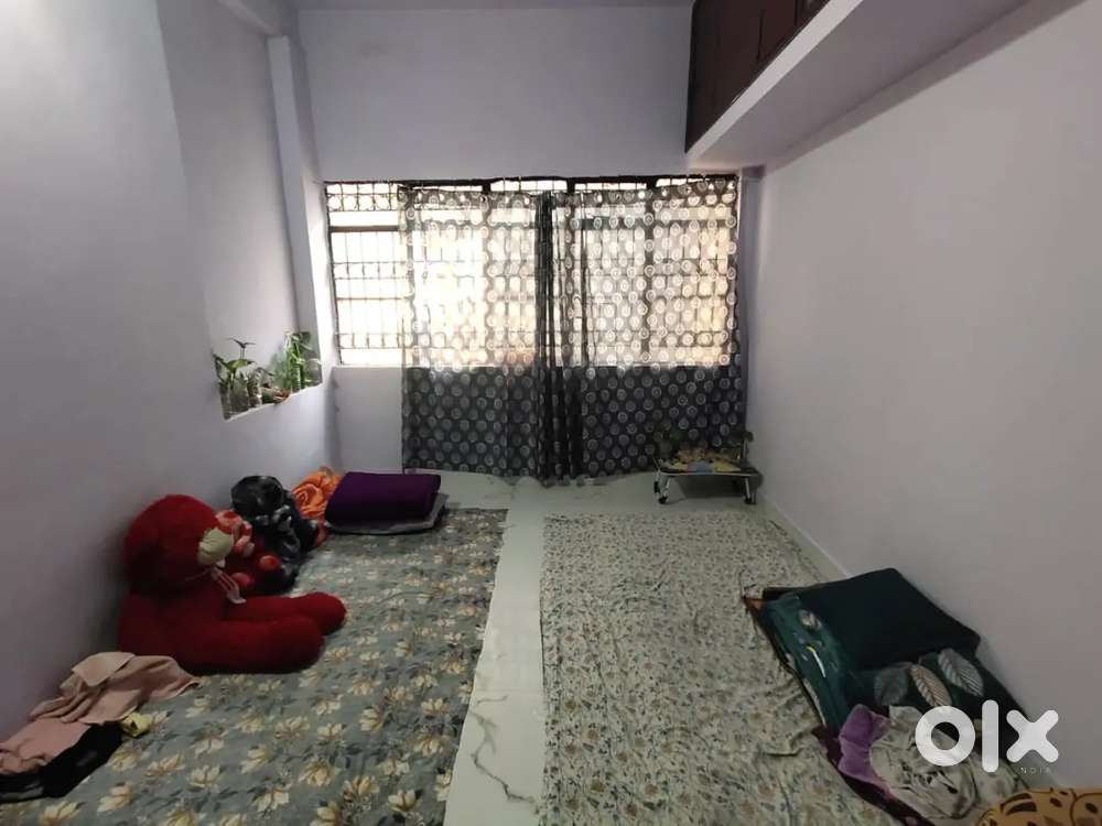 Urgently Female Flatmate Needed till 10 Dec