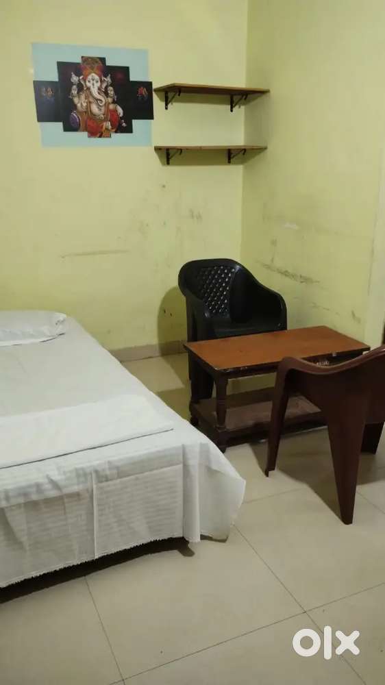1BHK FOR RENT IN MAHMOORGANJ with 3 single bed, almora and many more