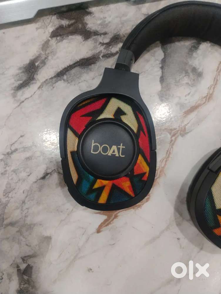 boAt Rockerz 550 Over Ear Bluetooth Headphones with Upto 20H Playback,