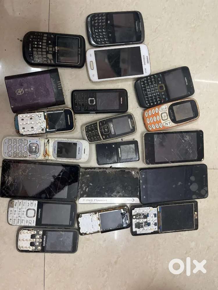 17 phones 2 powerbank in not working condition circuit available
