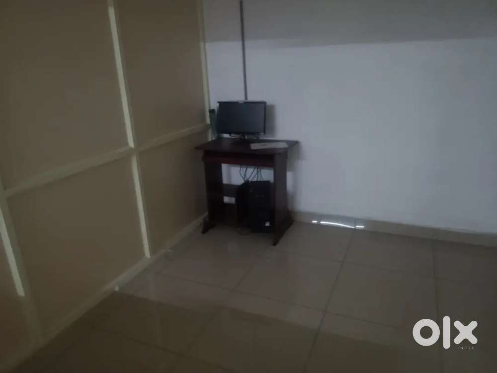 New Computer and table at brodipet