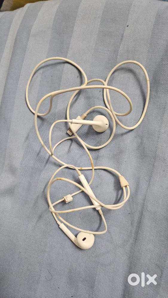 Apple iPhone 13  ear phone original