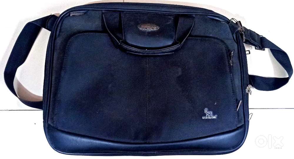 Samsonite Black colored sling laptop bag for office use, short travel.