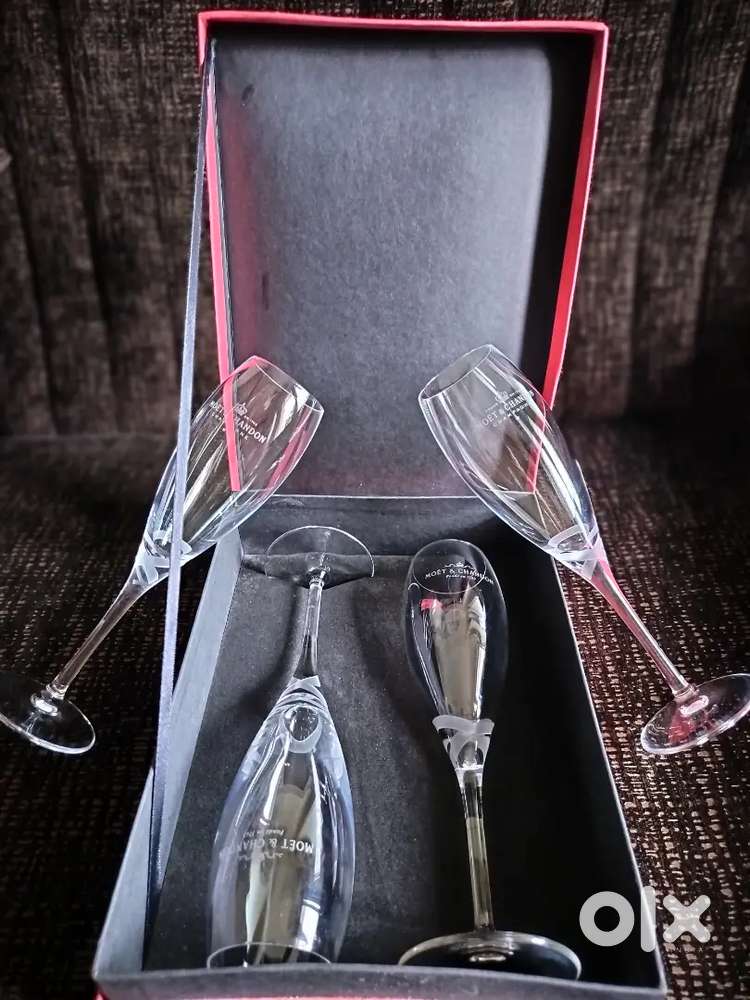 Champagne glasses and balloon Glass