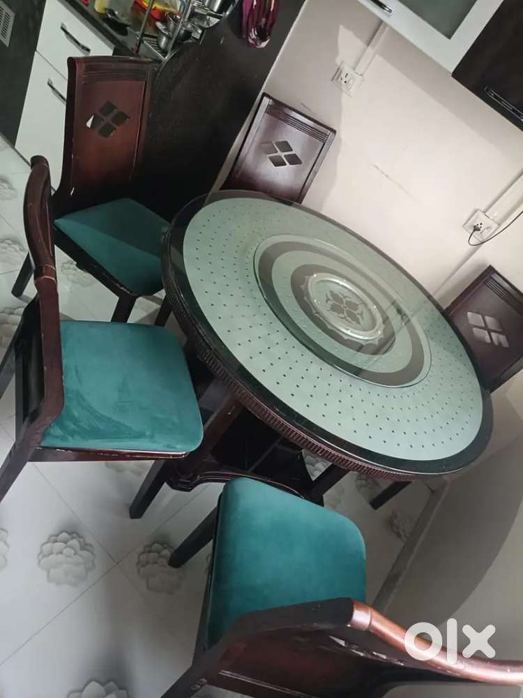 Dinning table with chairs