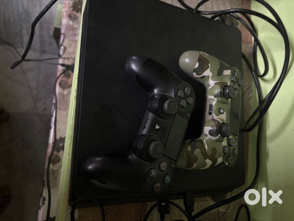 Gaming playstation 4 slim