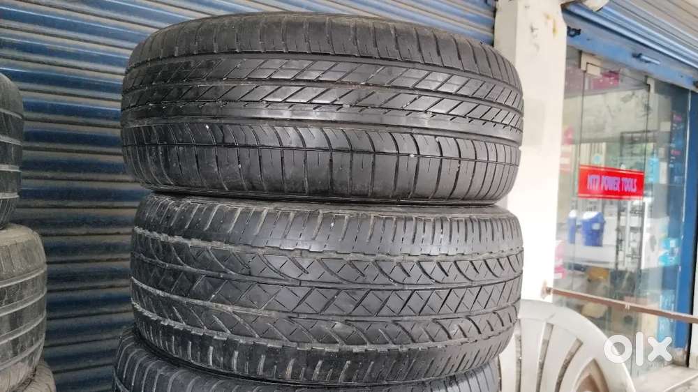 255/55R18 4 tyres available