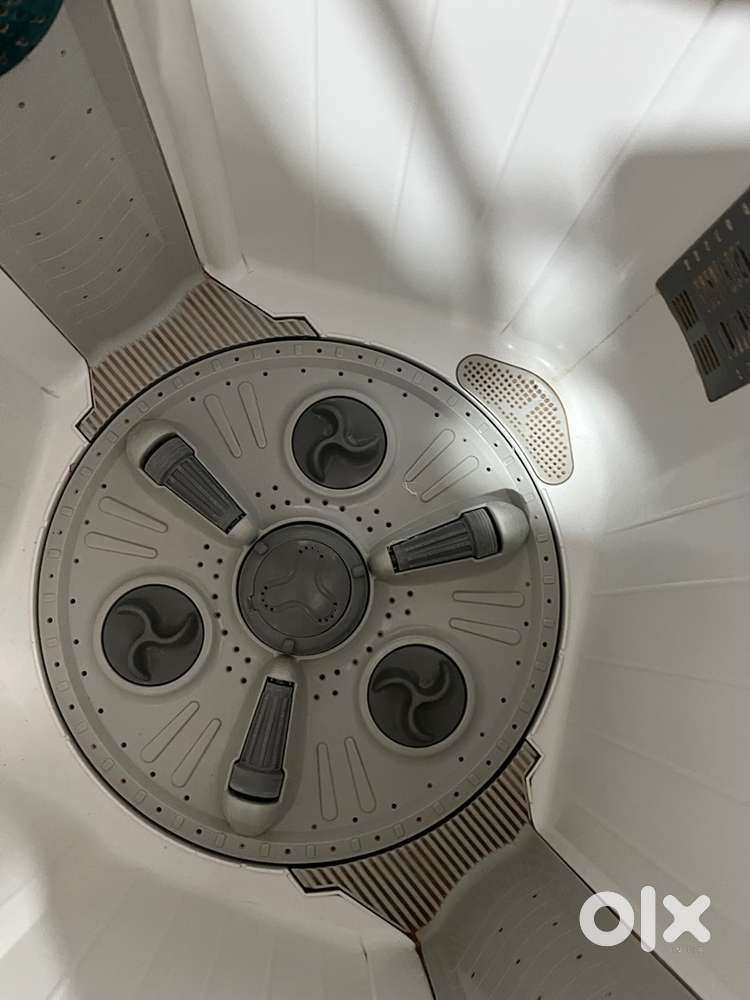 LG Semi-automatic washing Machin