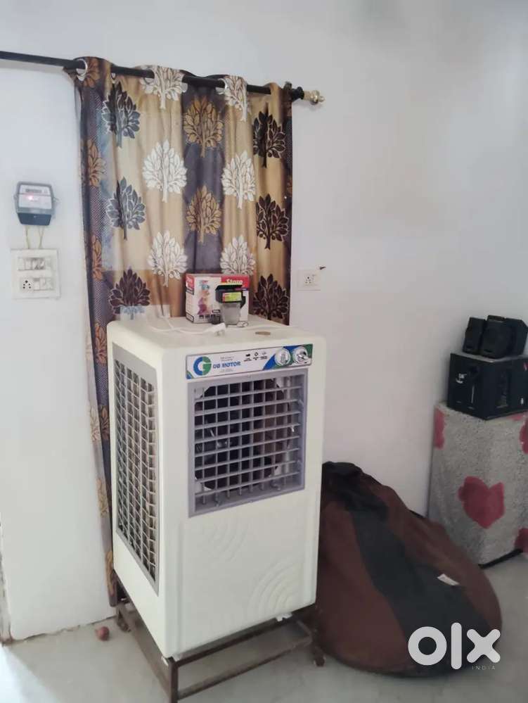 Rent pr room available h,3time tiffin b avilable h agr need ho to