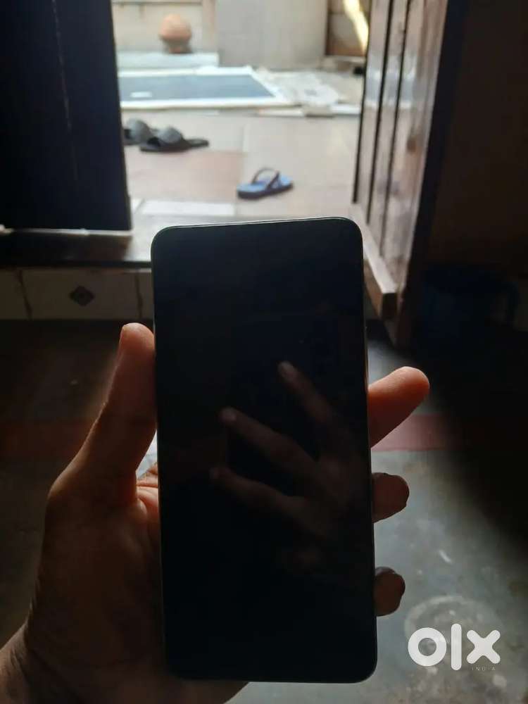 Poco m6 5g 4/64 ekadam Achcha mobile phone hai 1 year warranty hai