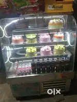 Cake display counter